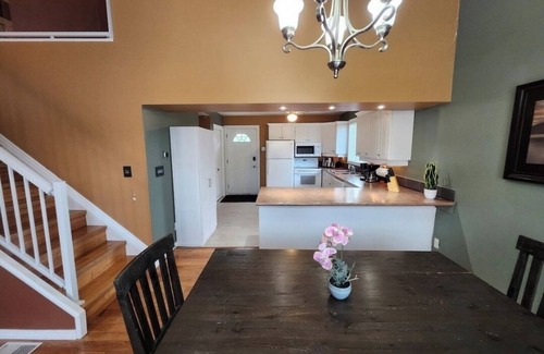 Winnipeg Beach House | Lake Escape 1-minute walk to beach/Main st