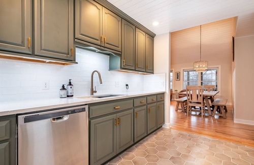 Mooresville House | Lake Escape's Sunny Daze