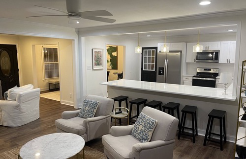 Central House | Lake front 2.5 miles from Clemson with private cove