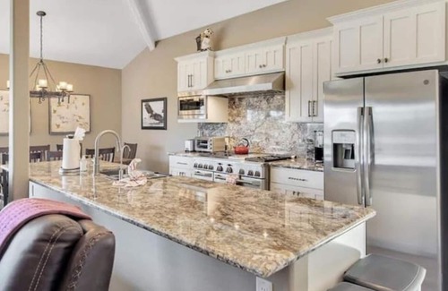 Oak Shores House | Lake Front at the Dragon w/Dock