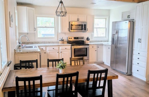 Pennington Cabin | Lake front Cabin: Modern, Comfortable, Secluded. Great fishing & boating.