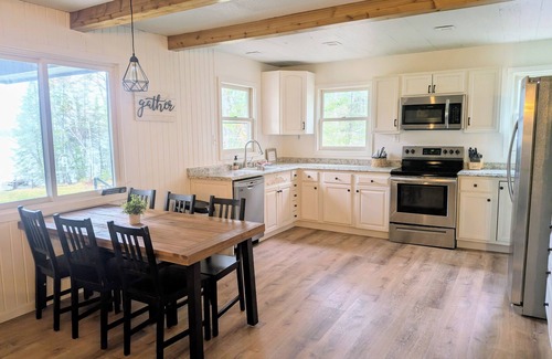 Pennington Cabin | Lake front Cabin: Modern, Comfortable, Secluded. Great fishing & boating.