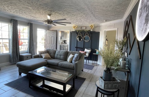 Dandridge House | Lake front cabin on main channel Douglass Lake Great for families