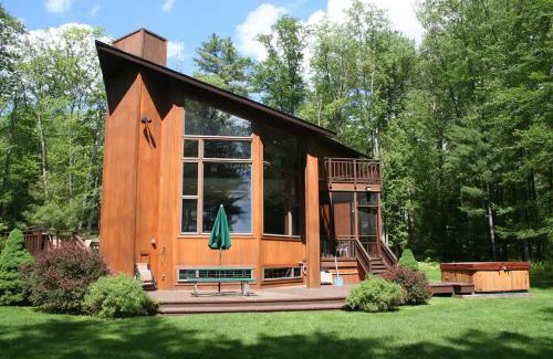 Town of Highland House | Lake Front Heated Floors Hot Tub Firepit Secluded