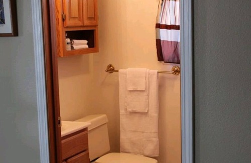 Klamath County House | Lake Front Home on the door steps of Crater Lake