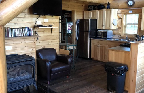 Soldotna Cabin | LAKE FRONT LOG CABIN! CLOSE TO KENAI RIVER!