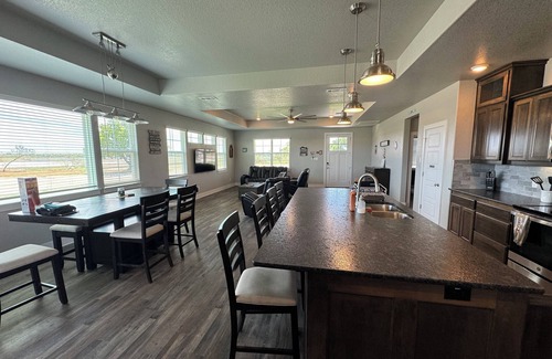 Tow House | Lake Front Modern Home Lake Buchanan Village, Sleeps14