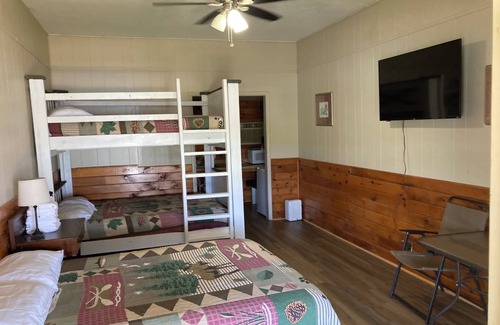 Graham Cabin | Lake front relaxing cabin #14