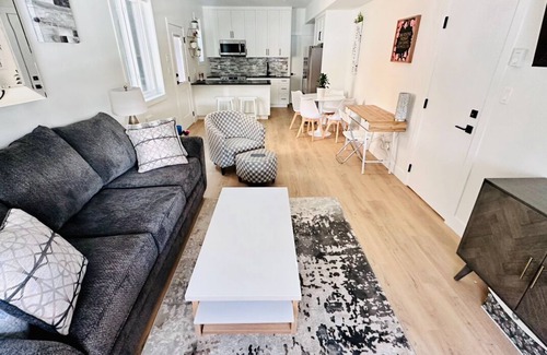 Lake Cowichan Apartment | Lake Front Retreat “New” Sleeps4 Private Beach Access 1King/1Queen/Private Patio