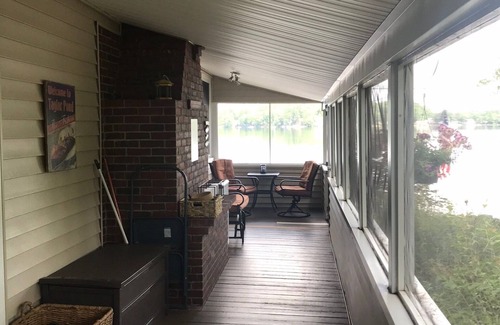 Auburn Cottage | Lake Front Taylor Pond Cottage