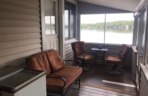 Auburn Cottage | Lake Front Taylor Pond Cottage