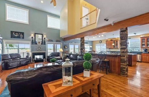 Conneaut Lakeshore House | Lake Front with 3 floors ~ Private Dock with 2 slips ~ Sleeps 16