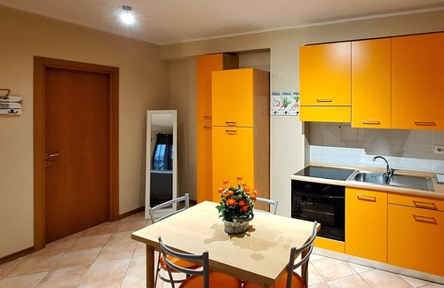 Lazise Apartment | Lake Garda comfortable three-room apartment sleeps 4 with wi-fi and smart TV