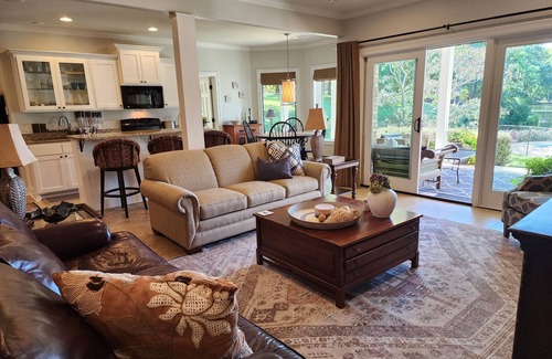 Mid America House | Lake Hamilton - Private Hot tub, pool and peleton.