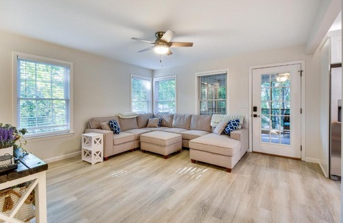 Seneca House | Lake Hartwell Retreat with 2-Tier Dock and Boat Slip!
