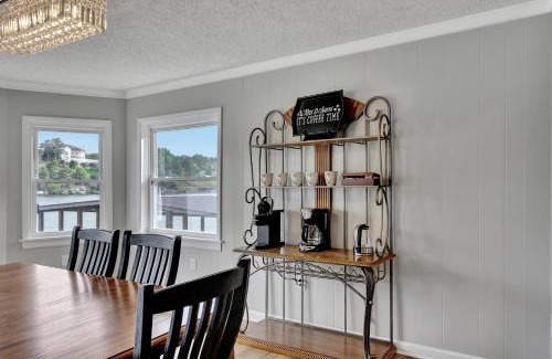 Piney House | Lake Haven Estate with Hot Tub, Game Room and Pontoon Boat, 4BR, 4 Bathoom, 2 Kitchens