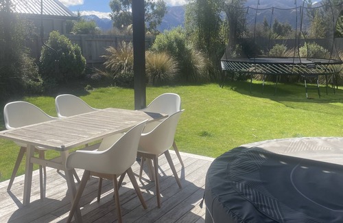 Lake Hawea House | Lake Hawea Paradise with Spa - sleeps two families.