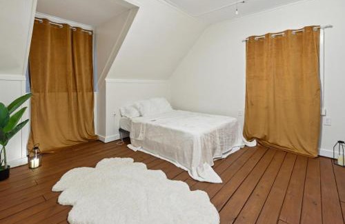 Fleming House | Lake home near Savannah Downtown