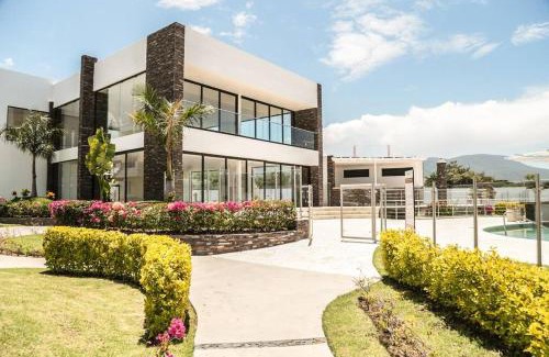 Bajio House | Lake house 3 bedroom Pool and hotub