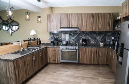Bajio House | Lake house 3 bedroom Pool and hotub