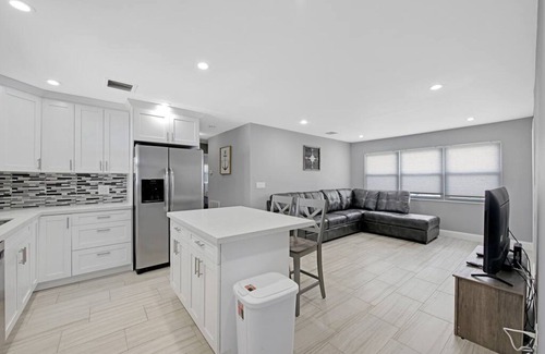 Davie Villa | Lake House 1 in Davie