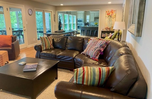 Littleton House | LAKE HOUSE AND PONTOON BOAT IN BEAUTIFUL POE CREEK COVE AT LAKE GASTON