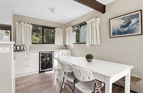 Okere Falls Cottage | Lake House and Studio - Lake Rotoiti Holiday Home