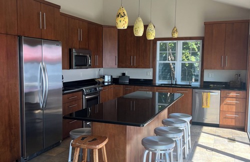 Hartford House | Lake House minutes to Erin Hills Golf Course, Holy Hill and Ice Age Trail