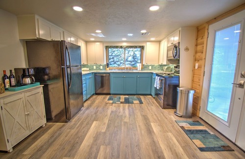 Vian Cabin | Lake house with spacious deck offering fabulous view of beautiful lake Tenkiller