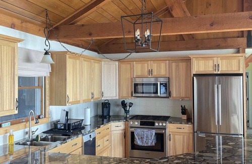 Au Gres House | Lake Huron Lake House - Sleeps 10