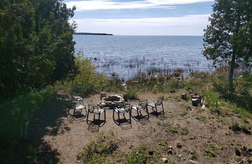 Manitoulin District House | Lake Huron Log Home Municipal License# 2022STA-002