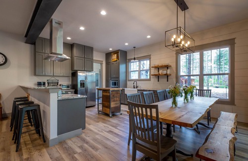 Nebo House | Lake James Country-style House - Deep Cove, Pool, Screen Porch, Kayaks & SUP!