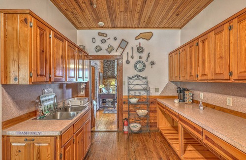 Lake Junaluska House | Lake Junaluska 14 Bedroom Inn, Perfect for Reunions, Retreats, Weddings & More!