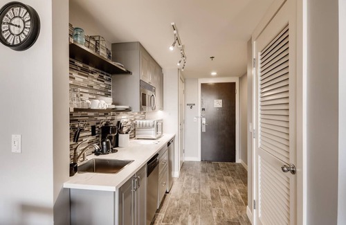Lake Las Vegas Condo | Lake Las Vegas View | Minutes from the Strip | Pool, Spa | Golf -All the things!