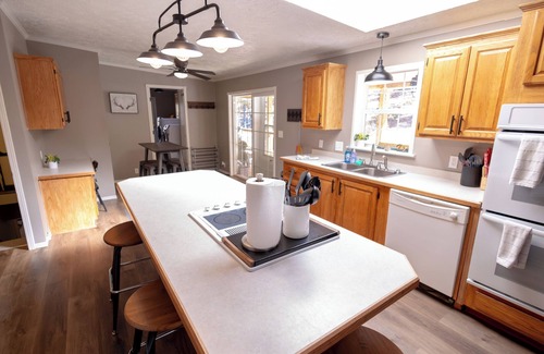 Brixey House | Lake Longbow-10 acre STOCKED lake, 80 acres, 4-wheeler/walking trails, swimming