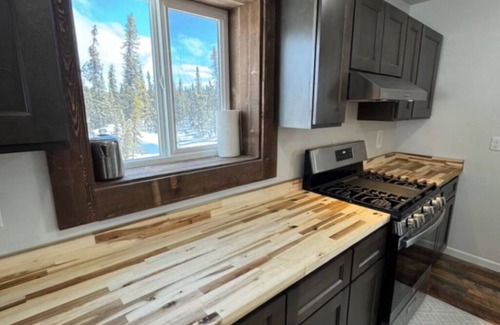 Lake Louise House | Lake Louise, Alaska Retreat – Spacious 4-bedroom Lakefront Getaway.