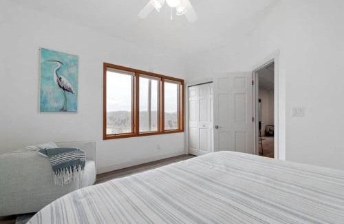 Lynchburg House | Lake Mansion On The Hill wPanoramic Views & Dock