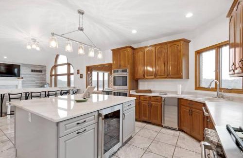 Lynchburg House | Lake Mansion On The Hill wPanoramic Views & Dock