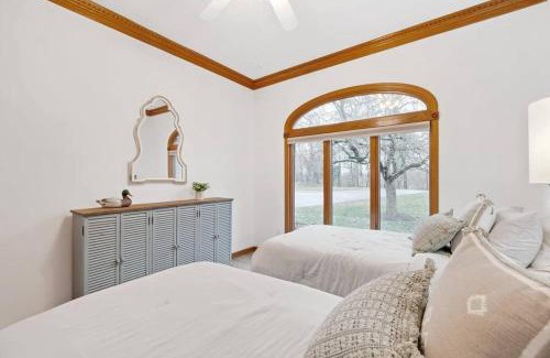 Lynchburg House | Lake Mansion On The Hill wPanoramic Views & Dock
