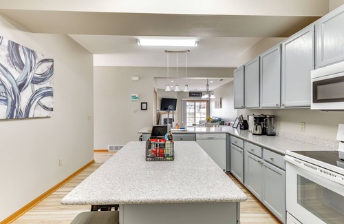 Lake Mills Condo | Lake Mills Retreat: 1 Mi to Beaches & Dining!