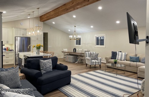 Mound House | Lake Minnetonka 5 Bedroom Stunner!