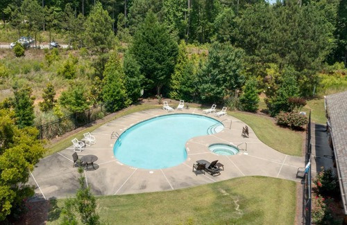 Lake Oconee House | Lake Oconee Abode with Patio, Grill and Fire Pit Table