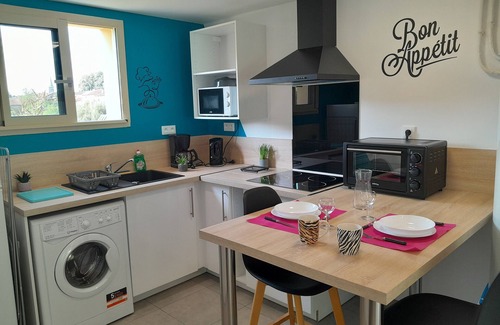 Saint-Pardoux House | Lake on foot! Bright studio+mezzanine, TV, WIFI, terrace, parking, near village