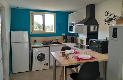 Saint-Pardoux House | Lake on foot! Bright studio+mezzanine, TV, WIFI, terrace, parking, near village