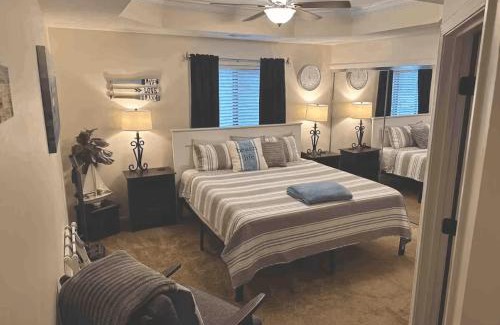 Lake Ozark House | Lake Ozark-1bd1ba-hippo Pool, Regalia Resort