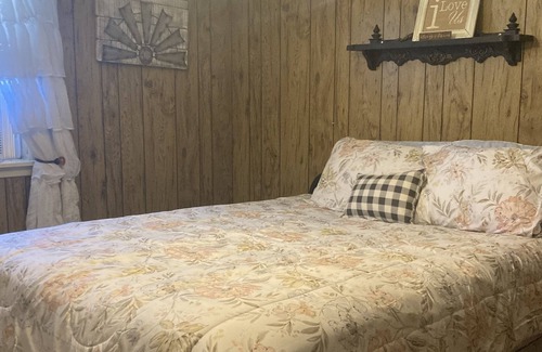 Bentley Cabin | Lake retreat