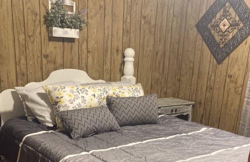 Bentley Cabin | Lake retreat