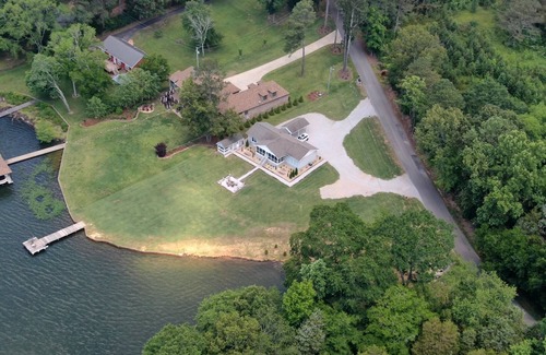 Florence House | Lake Retreat, Views & Location, Dock,Boat Parking, Sleeps 9, 3 Full Baths, RTJ