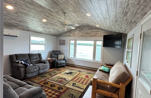 Motley Cabin | Lake Shamineau Retreat with private beach and dock!