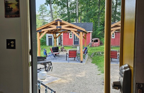 Shapleigh House | LAKE SIDE 4-Season home, 4-bdrm 2-bath, super clean, bright & cozy